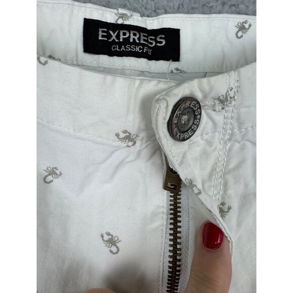 Express Mens 36 White Classic Fit Cotton Shorts W/Gray Scorpion Print - PreOwned - Picture 2 of 13